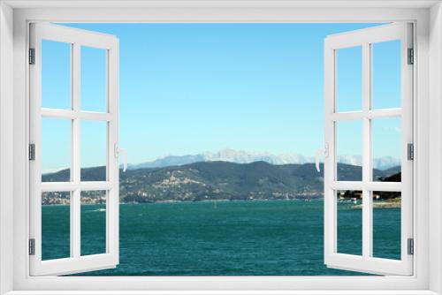 Fototapeta Naklejka Na Ścianę Okno 3D - Golfo marino con colline e montagne