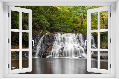 Fototapeta Naklejka Na Ścianę Okno 3D - Wadsworth Falls Series 01