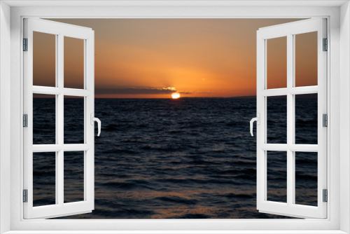 Fototapeta Naklejka Na Ścianę Okno 3D - línea del horizonte al atardecer con mar