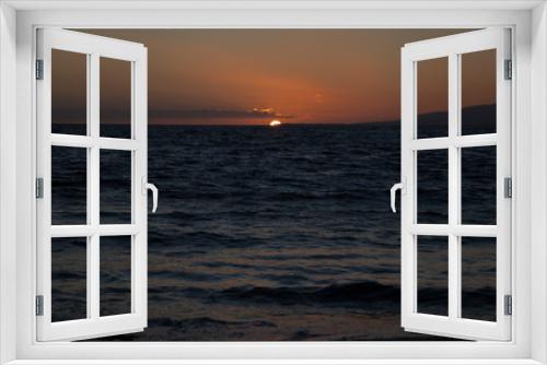 Fototapeta Naklejka Na Ścianę Okno 3D - línea del horizonte al atardecer con mar