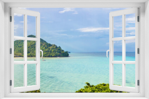 Fototapeta Naklejka Na Ścianę Okno 3D - Phi Phi island beach panorama from viewpoint on mountain