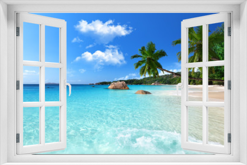 Fototapeta Naklejka Na Ścianę Okno 3D - Paradise beach of Seychhelles, turquoise water blue sky