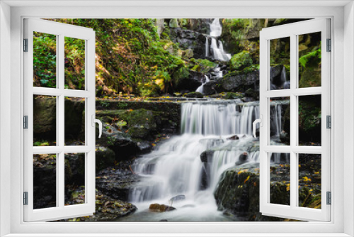 Fototapeta Naklejka Na Ścianę Okno 3D - Lumsdale waterfalls, in Matlock, Uk.