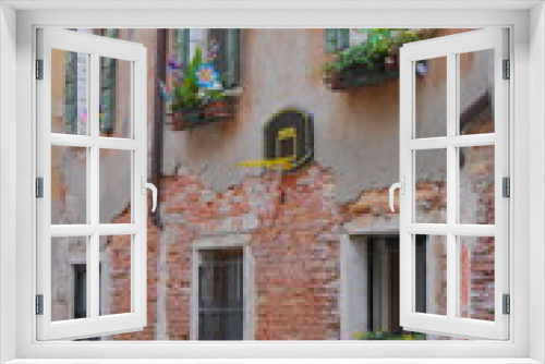 Fototapeta Naklejka Na Ścianę Okno 3D - Residential courtyard in Venice, window decorations for children, basketball net