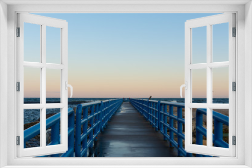 Fototapeta Naklejka Na Ścianę Okno 3D - Walkway at sunrise