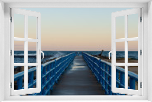 Fototapeta Naklejka Na Ścianę Okno 3D - Walkway at sunrise