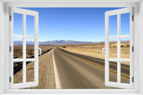 Fototapeta Naklejka Na Ścianę Okno 3D - The long hot road in the death valley national park