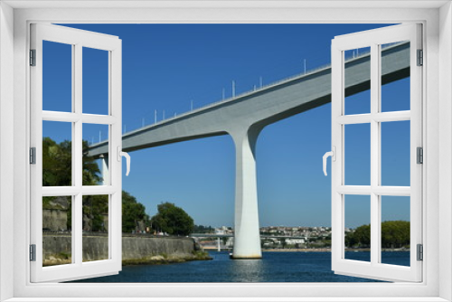 Fototapeta Naklejka Na Ścianę Okno 3D - old bridges over the river in the city of porto