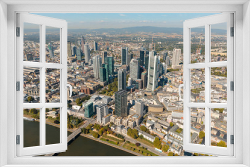 Fototapeta Naklejka Na Ścianę Okno 3D - Frankfurter Innenstadt mit der Skyline als Luftbild aus Süden