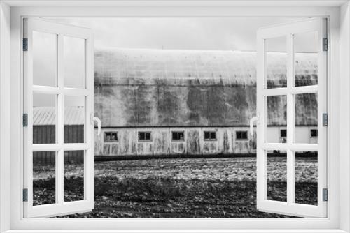 Fototapeta Naklejka Na Ścianę Okno 3D - weathered wooden farm barn shed