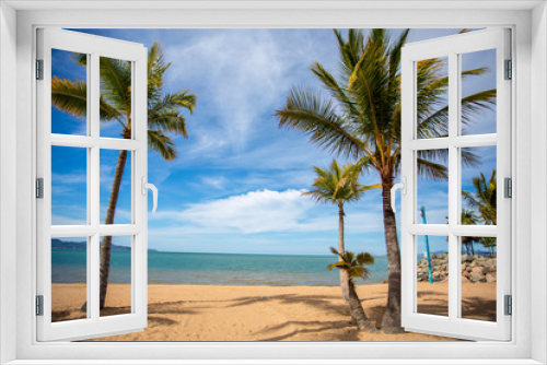 Fototapeta Naklejka Na Ścianę Okno 3D - Palmen am Sandstrand vor dem Meer