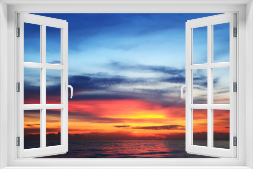 Fototapeta Naklejka Na Ścianę Okno 3D - Beautiful sky with sunset at the sea