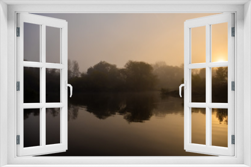 Fototapeta Naklejka Na Ścianę Okno 3D - sunrise over foggy lake