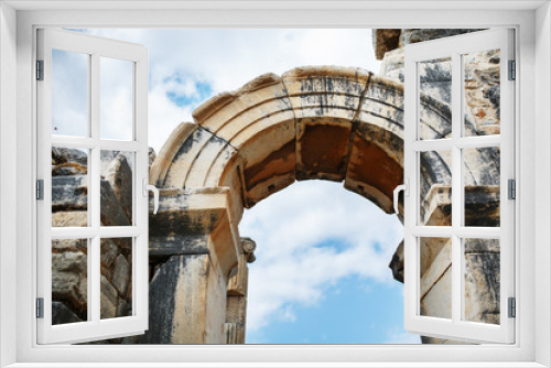 Fototapeta Naklejka Na Ścianę Okno 3D - Arch The ruins of the ancient city of Ephesus against the blue sky on a sunny day.