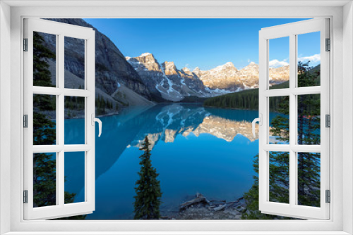 Fototapeta Naklejka Na Ścianę Okno 3D - Moraine lake at sunrise, Rocky Mountains, Alberta, Canada.