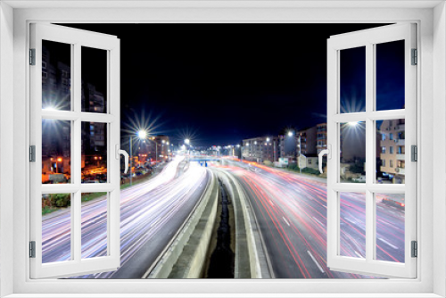 Fototapeta Naklejka Na Ścianę Okno 3D - traffic in the city at night