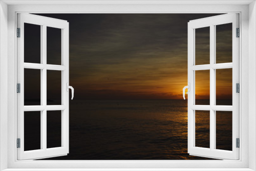 Fototapeta Naklejka Na Ścianę Okno 3D - Hermoso amanecer en playa