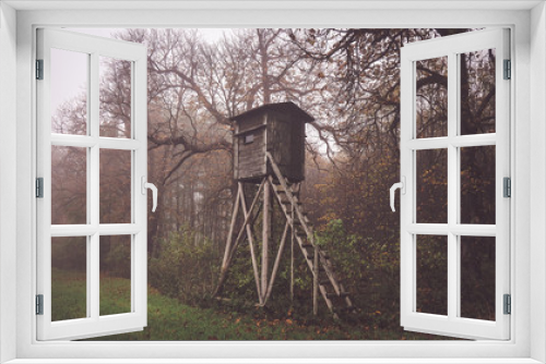 Fototapeta Naklejka Na Ścianę Okno 3D - old hunting pulpit in the forest