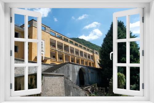 Fototapeta Naklejka Na Ścianę Okno 3D - Abandoned hotel in Dajti Mountain National Park, Albania