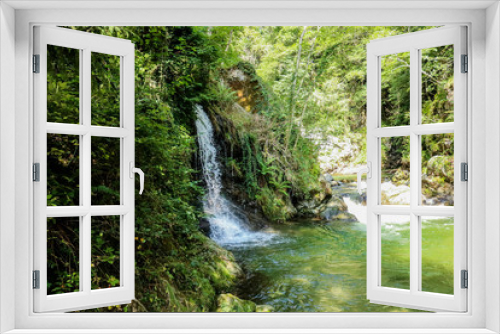 Fototapeta Naklejka Na Ścianę Okno 3D - Fiume e cascata di acqua nel bosco sul sentiero delle meraviglie, Canton Ticino 