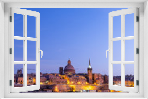 Fototapeta Naklejka Na Ścianę Okno 3D - City of Valletta in Malta at Dusk