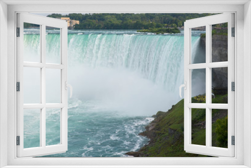 Fototapeta Naklejka Na Ścianę Okno 3D - The beauty and imponence of Niagara Falls in Canada