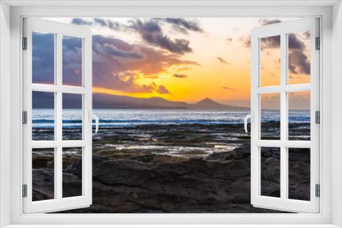 Fototapeta Naklejka Na Ścianę Okno 3D - Sunset with some clouds on the coast of Gran Canaria