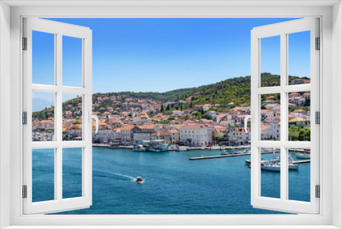 Fototapeta Naklejka Na Ścianę Okno 3D - View of the port and embankment from the fortress of the city of Trogir.