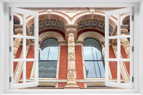 Fototapeta Naklejka Na Ścianę Okno 3D - Exterior of V&A Museum building in London