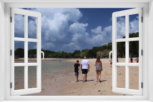 Fototapeta Naklejka Na Ścianę Okno 3D - family on the beach in Nusa Dua