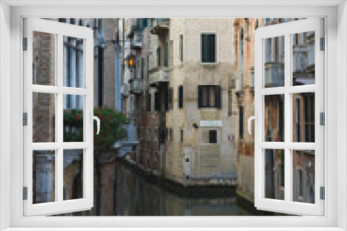 Fototapeta Naklejka Na Ścianę Okno 3D - View of the canals and buildings of Venice. Beautiful historic brick buildings on the narrow streets and canals of the ancient city. Warm autumn day, travel to Italy.