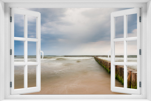 Fototapeta Naklejka Na Ścianę Okno 3D - Falochrony na morzu bałtyckim 