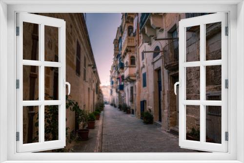 Fototapeta Naklejka Na Ścianę Okno 3D - narrow street in old town Valletta
