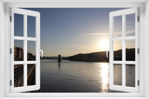 Fototapeta Naklejka Na Ścianę Okno 3D - Coucher de soleil sur le fleuve Rhône au niveau de la ville de Vienne - Département Isère - France