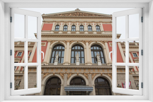 Fototapeta Naklejka Na Ścianę Okno 3D - Wien: Blick auf Eingang Hauptfront des neuen Gebäudes des Wiener Musikvereins