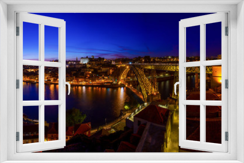 Fototapeta Naklejka Na Ścianę Okno 3D - Porto bei Nacht mit der Ponte Dom Luís, Portugal