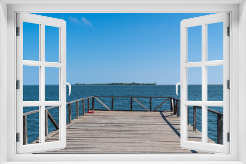 Fototapeta Naklejka Na Ścianę Okno 3D - Wooden pier bridge on sunny summer day in amazon with beautiful waters of Tapajos River in the city of Santarem, Para, Brazil.Travel, tourism, wanderlust, climate change and conservation concept.