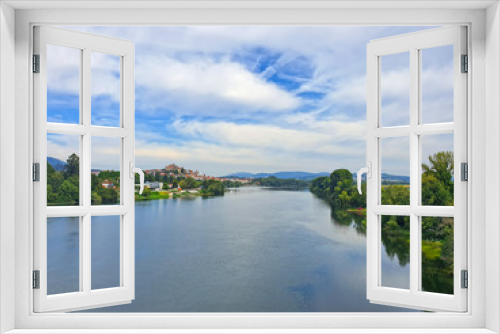 Fototapeta Naklejka Na Ścianę Okno 3D - Minho river summer landscape