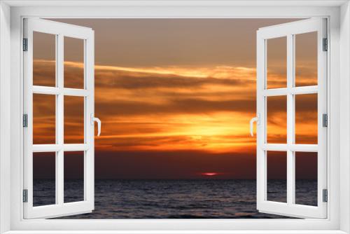 Fototapeta Naklejka Na Ścianę Okno 3D - cloudy sunset