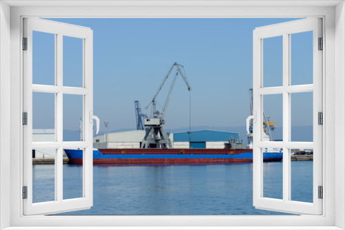 Fototapeta Naklejka Na Ścianę Okno 3D - port cranes and cargo tanker in port