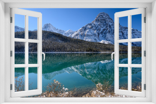 Fototapeta Naklejka Na Ścianę Okno 3D - Scenic view of the Waterfowl lakes with the surrounding mountains on the Icefields Parkway in Banff National Park