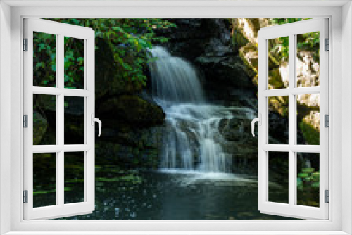 Fototapeta Naklejka Na Ścianę Okno 3D - Waterfall at Glen Span Arch Central Park