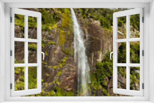 Fototapeta Naklejka Na Ścianę Okno 3D - ニュージーランド　フィヨルドランド国立公園のミルフォードサウンドのフェアリー滝