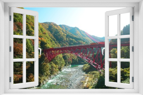 Fototapeta Naklejka Na Ścianę Okno 3D - 黒部渓谷赤い鉄橋