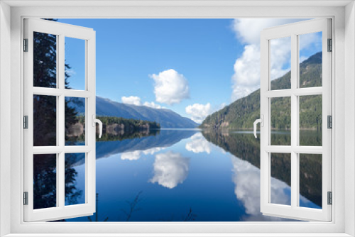 Fototapeta Naklejka Na Ścianę Okno 3D - A beautiful reflection on Lake Crescent Washington