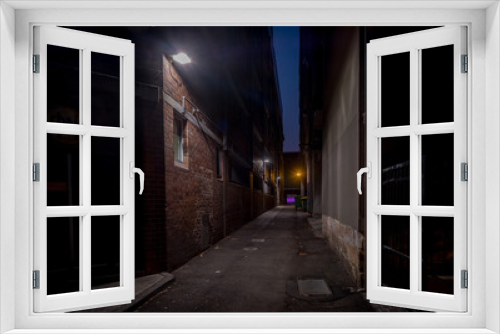 Fototapeta Naklejka Na Ścianę Okno 3D - empty back alley at night