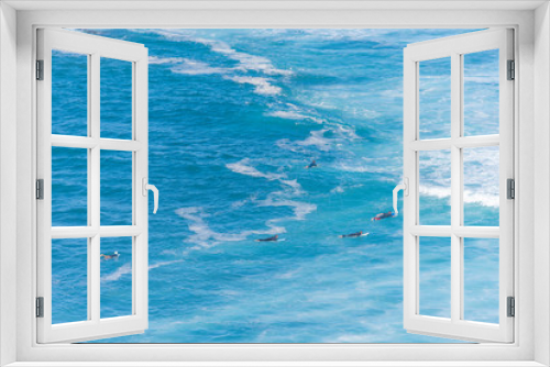 Fototapeta Naklejka Na Ścianę Okno 3D - Surfistas en el mar.