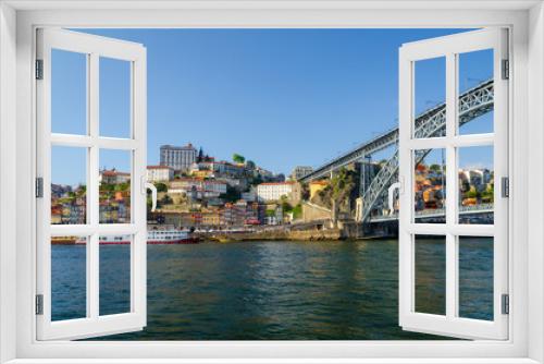 Fototapeta Naklejka Na Ścianę Okno 3D - Famous view on the Ribeira district and the Dom Luis I bridge