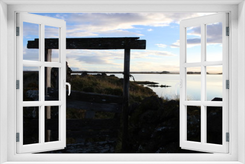 Fototapeta Naklejka Na Ścianę Okno 3D - sunset framed over a lake in Iceland