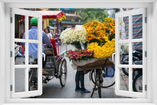 Fototapeta Naklejka Na Ścianę Okno 3D - Flower vendor on Hanoi old town street at early morning